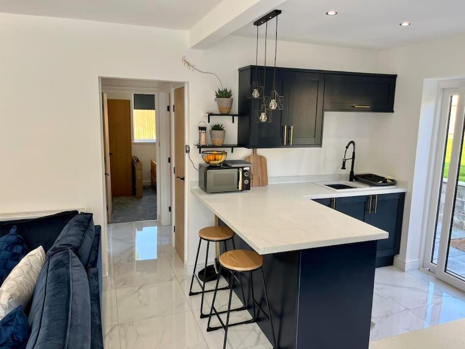 Modern Bungalow In Good Location Aberdulais ภายนอก รูปภาพ
