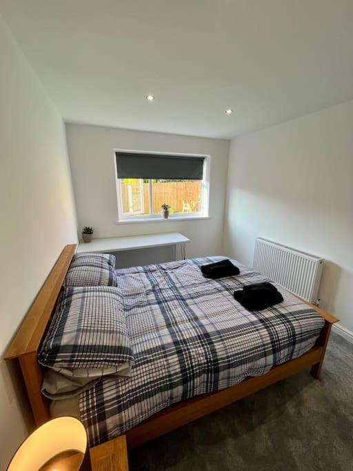 Modern Bungalow In Good Location Aberdulais ภายนอก รูปภาพ